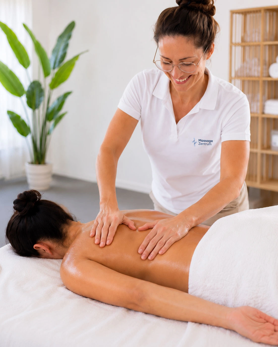 Gezielte Arbeit an verspannter Muskulatur – Massage Zentrum Rümlang